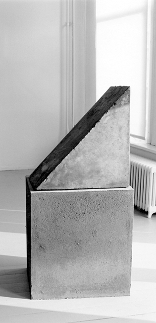 Installation shot taken at gallery Het Venster in Rotterdam in 1986 of a Sjak Marks cement sculpture titled Boei.